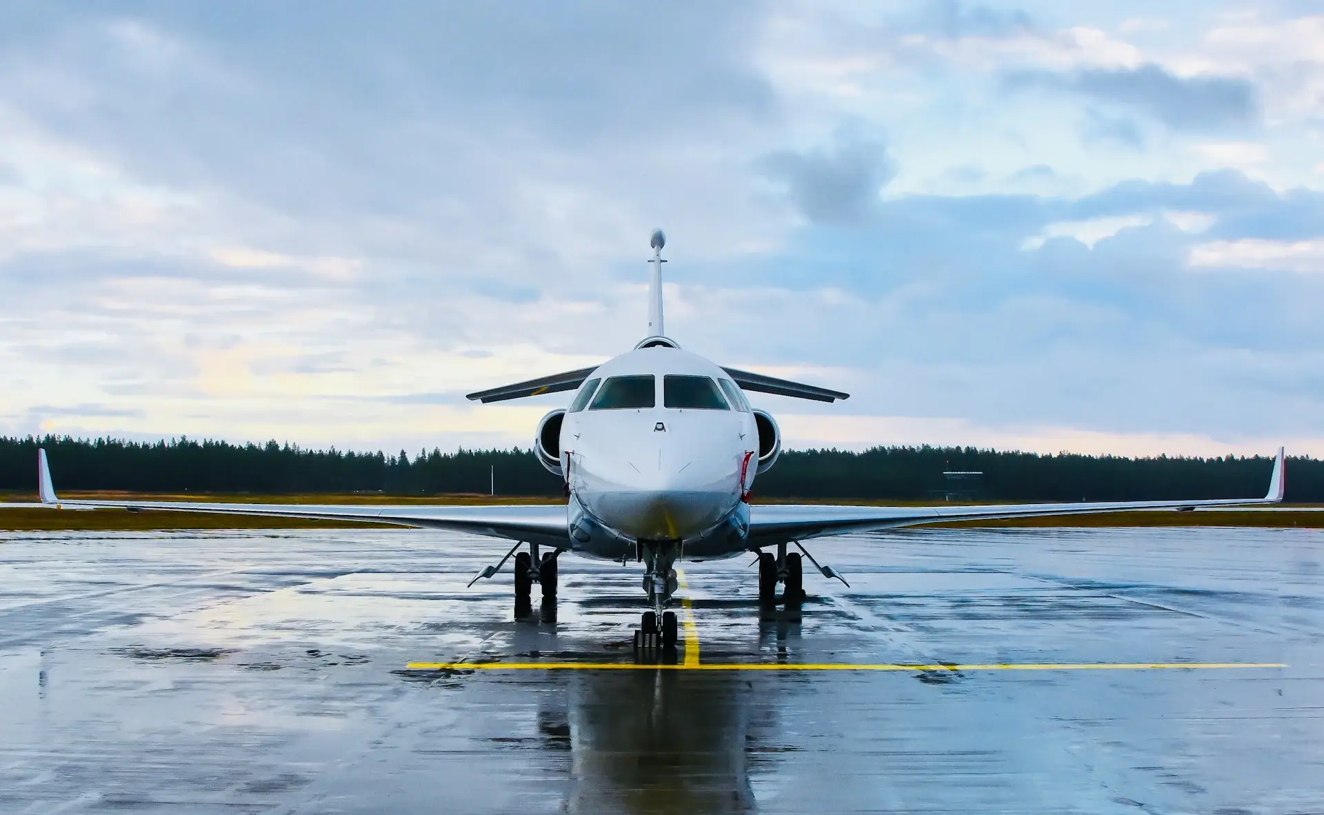 Front view of an airplane