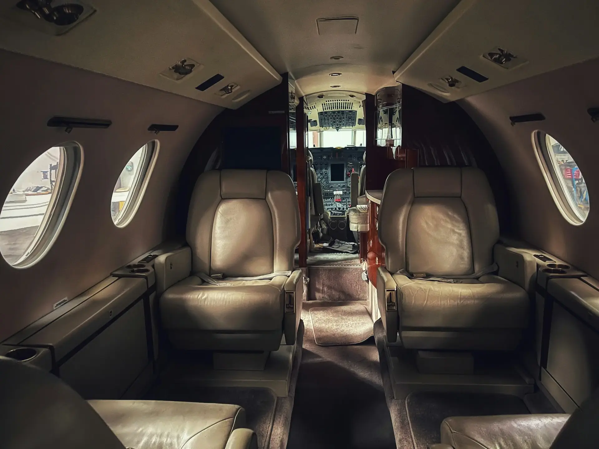 Jet interior